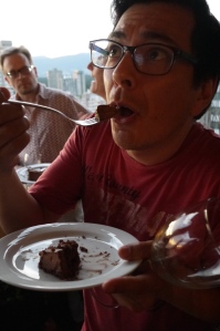 eating cake - trust in kim